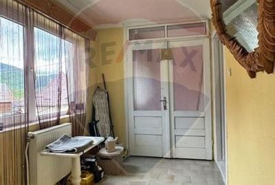 Vila de vanzare in Rucar - 9 camere, gradina generoasa, zona linistita - 3