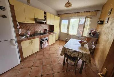 Casă cu 6 camere cu Teren 241 Mp în Central - 11