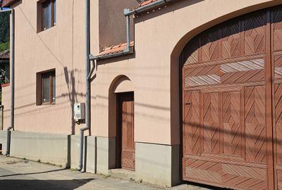 Casă cu 4 camere în Rășinari - 1