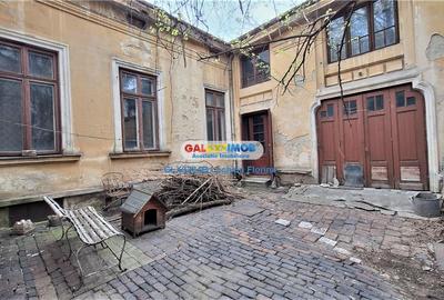 Casă cu 8 camere cu Teren 475 Mp în Universitate - 2