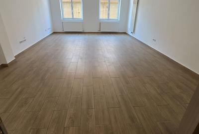 Spațiu comercial, de 663 mp, în Mehala - 8