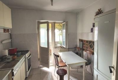 Apartament 2 camere, decomandat, zona Soarelui - 4