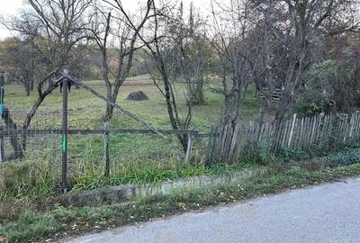 Teren de 2050 mp, în Izvoarele