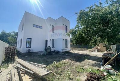 Casa / Vila cu 4 camere de vanzare in zona Nord