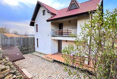 Casă cu 4 camere cu Teren 500 Mp în Central - 2