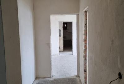 Apartament cu 3 camere semidecomandat în Central - 1