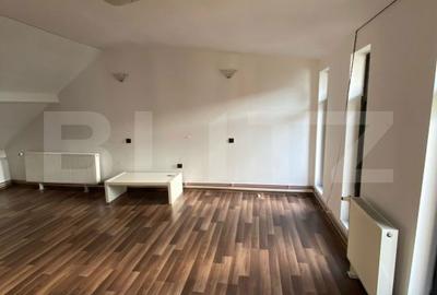 Casă cu 10 camere cu Teren 414 Mp în Cetate - 2