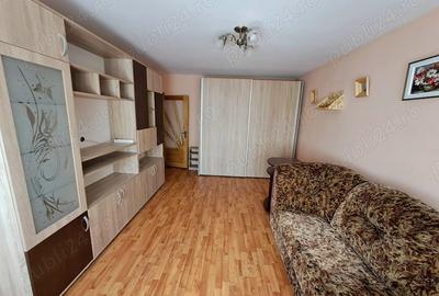 Vand apartament 2 camere etaj 2 in Boto?ani zona ?colii nr.8 - 1