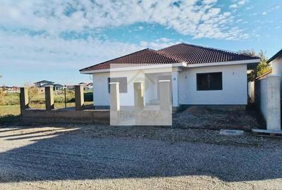 Casă cu 4 camere cu Teren 458 Mp în Sud - 1