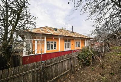 Casă cu 2 camere cu Teren 3500 Mp în Comarna - 3