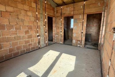 Casa individuala la rosu - 130 mp utili, teren 440 mp, drum privat - 15