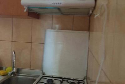 Proprietar vand apartament 3 camere , Pia?a Maria, parter, 127000 , tel. - 5