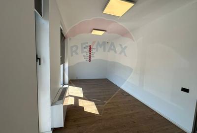Spațiu comercial, de 447 mp, în Central - 13