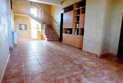 Proprietar vand vila d+p+e+m cu o suprafata generoasa de 540 mp construiti, teren amplu de 950 mp - 12
