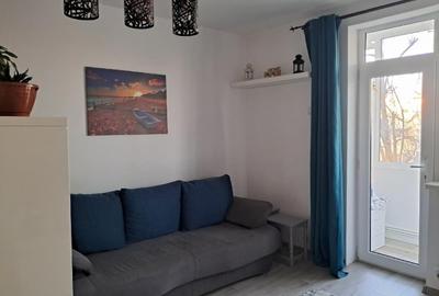 Apartament cu 2 camere semidecomandat, mobilat în Far - 1