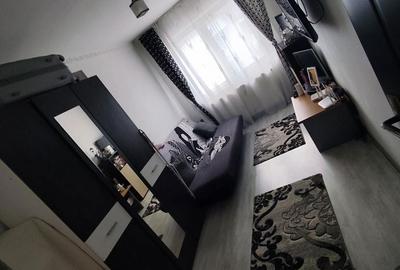 Apartament cu 3 camere semidecomandat în Plopilor - 1