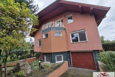 Casă individuală cu 6 camere cu Canalizare în Central - 2