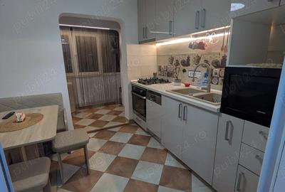 Apartament cu 3 camere decomandat, mobilat în Poarta 6 - 11