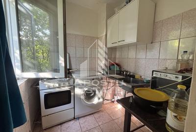 Apartament cu 3 camere in zona Sagului, etaj intermediar - 4