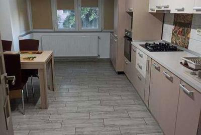 Apartament cu 3 camere decomandat în Soarelui