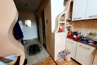 Apartament cu 3 camere decomandat, mobilat în 9 Mai - 7