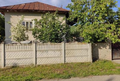 Casă cu 4 camere în Hurezani - 1