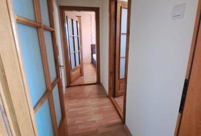 Apartament cu 3 camere semidecomandat, mobilat în Circumvalațiunii - 9