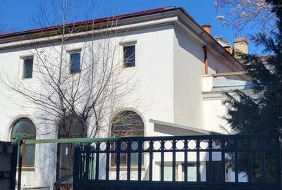 Imobil cu destinatie comerciala +Piscina functionala - 1