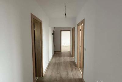 Apartament cu 3 camere decomandat în Calea București