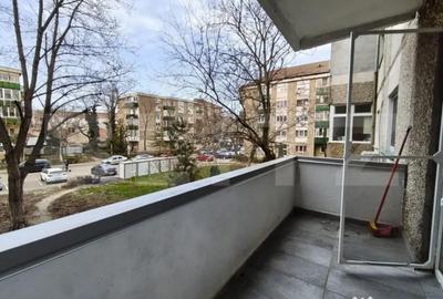Apartament cu 3 camere decomandat în Decebal
