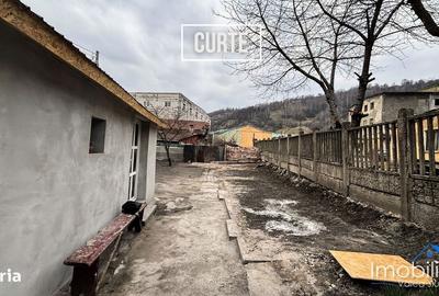 Casă cu 2 camere cu Teren 400 Mp în Petros - 5