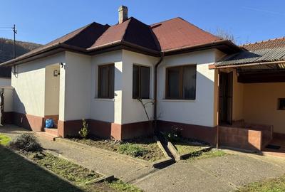 Casă cu 4 camere cu Teren 890 Mp în Central - 2