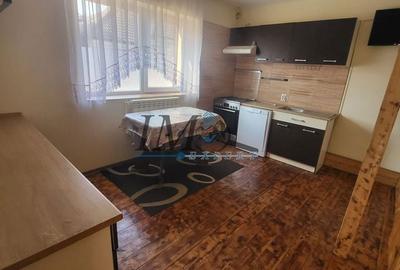 Casă cu 4 camere cu Teren 640 Mp în Central - 1