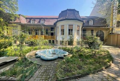 Casă cu 6 camere cu Teren 408 Mp în Sinaia