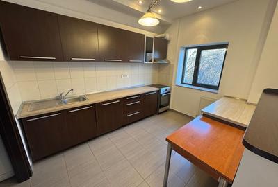 Apartament cu 2 camere semidecomandat, mobilat în Central - 4