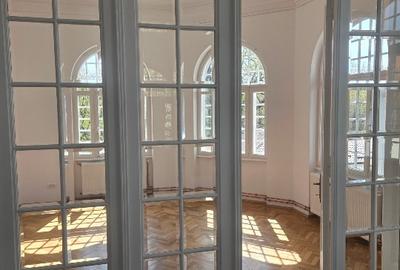 Birou, de 55 mp, în P-ța Romană - 3