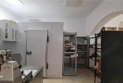 Spațiu comercial, de 147 mp, în Central - 7