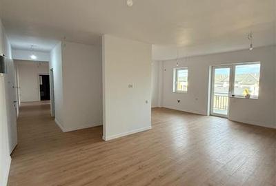 Apartament cu 4 camere decomandat în Tractorul - 2