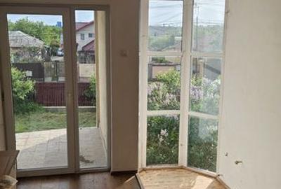 Casă cu 4 camere cu Teren 200 Mp în Central - 2