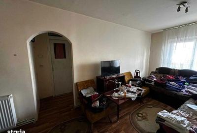 Apartament cu 3 camere decomandat în Tractorul - 4