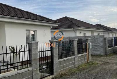 Casă cu Teren 300 Mp în Sânandrei - 1