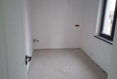 Spațiu comercial, de 90 mp, în Central - 4