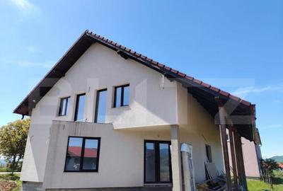 Casa individuala cu 5 camere, 200 mp, cu 24 ari teren, zona - 3