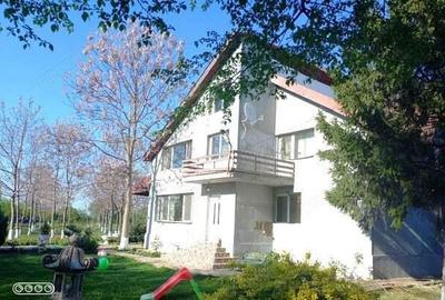 Casa S+P+1E+M pe un teren de 1430 mp in Coteana - 1