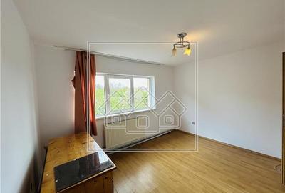 Apartament cu 3 camere decomandat în Trei Stejari - 2