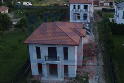 Casă individuală cu 5 camere cu Canalizare în Balotești