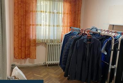 Apartament cu 3 camere semidecomandat în Micro IV