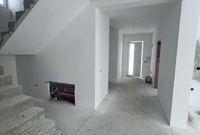 Casă cu 4 camere cu Teren 500 Mp în Central - 12