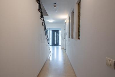 Casă individuală cu 8 camere cu Canalizare în Apărătorii Patriei - 12