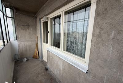 Apartament cu 3 camere decomandat în Sud